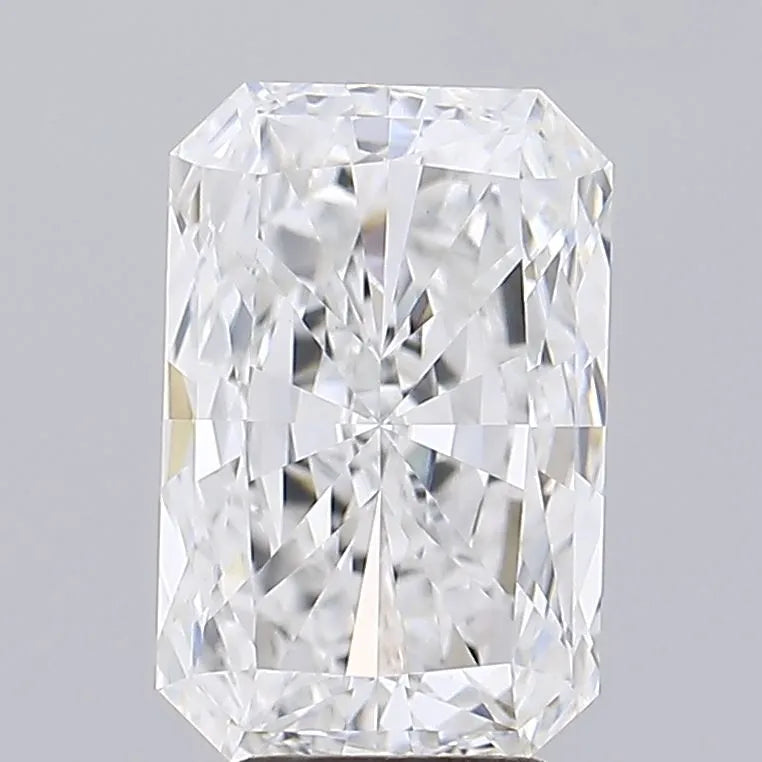 3.94ct Radiant Lab Grown Diamond (Colour E, Clarity VVS2, IGI Certified)