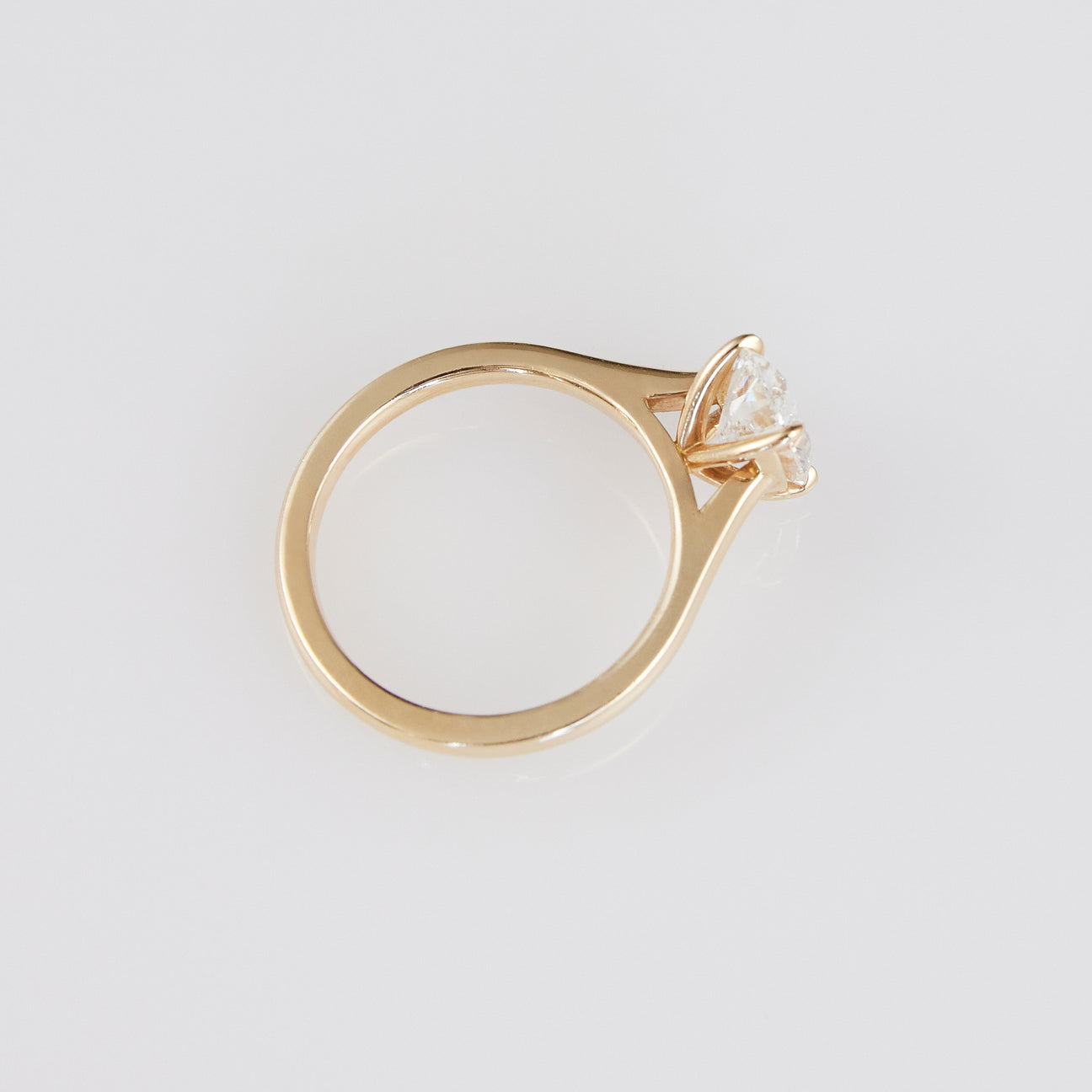 Clea_Cathedral_Flat_Ring_Yellow_Gold