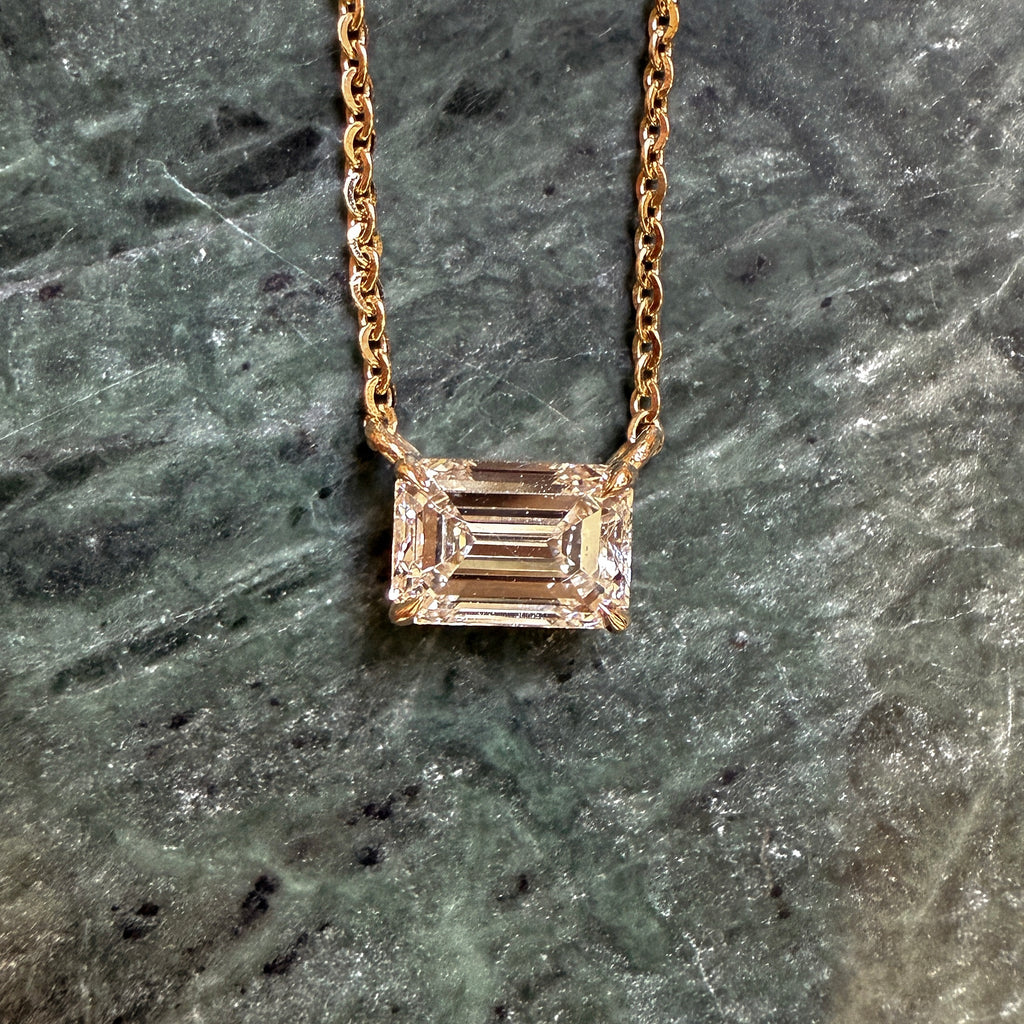 Emerald_One_Carat_Diamond_Neckalce_Yellow_Gold