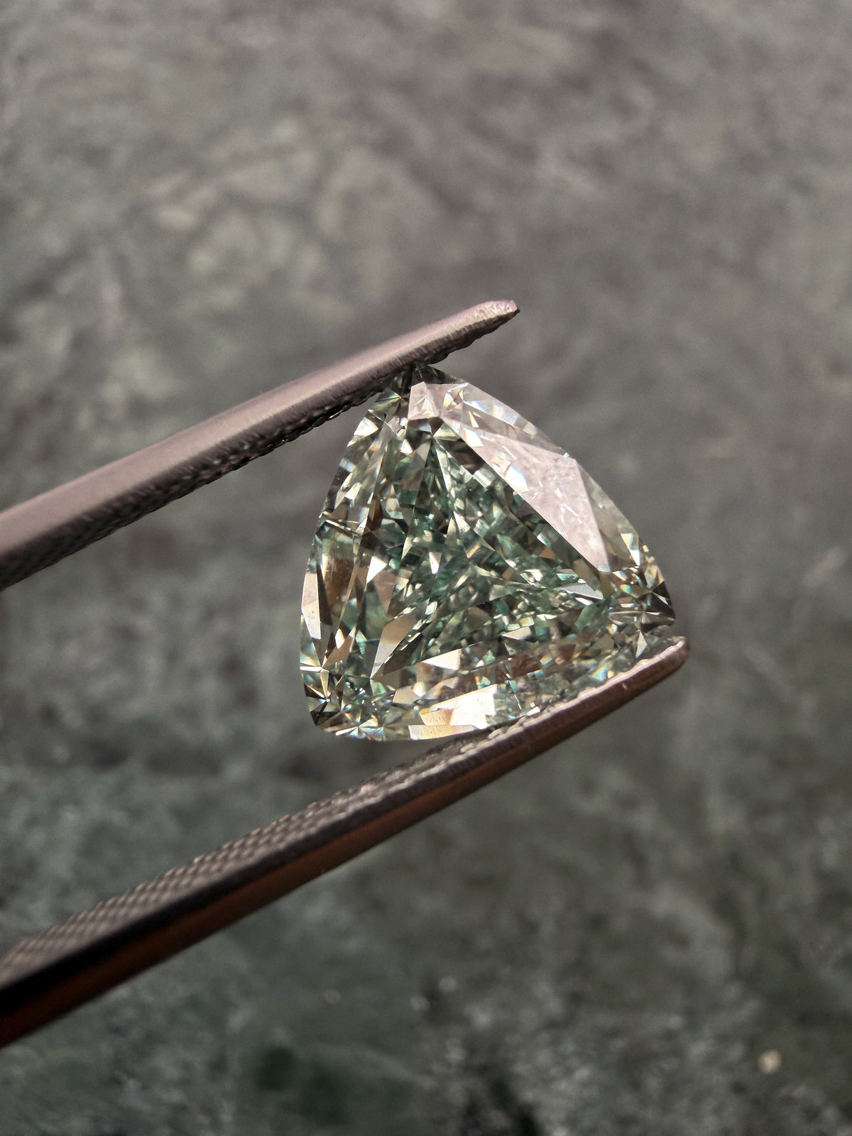 Lindelli seafoarm-green-trilliant-diamond-4-carat