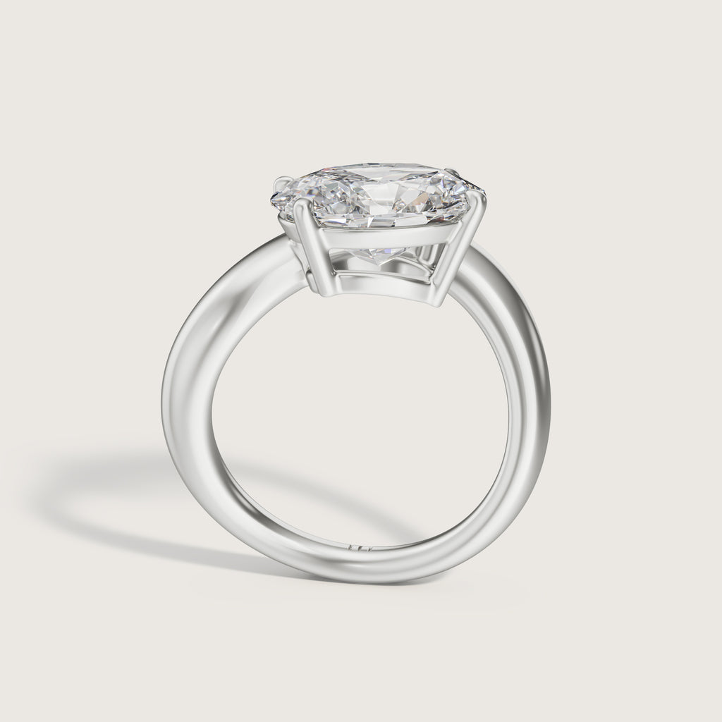 Lilia_Oval_Ring_White_Gold_Platinum_Flat