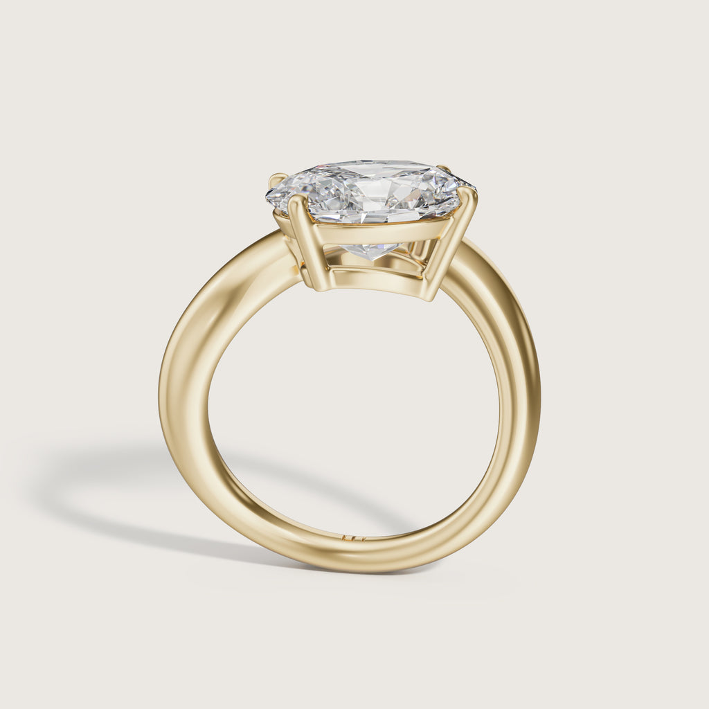 Lilia_Oval_Ring_Yellow_Gold_Flat