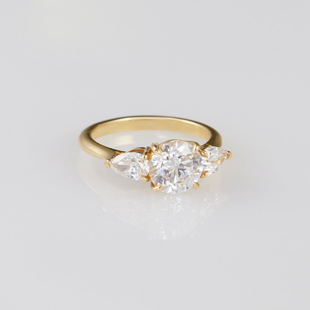 Lindelli_Peony_Round_Pear_Trilogy_Ring_Yellow_Gold_White_Gold