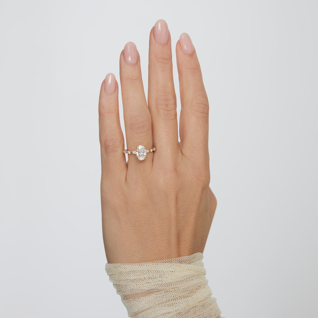 Lindelli_Petal_Oval_Marquise_Ring_Hand_yellow_Gold_White_Gold